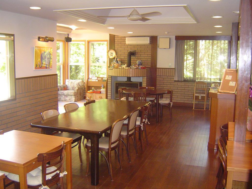 Family Pension Crayon Fujikawaguchiko Exterior photo